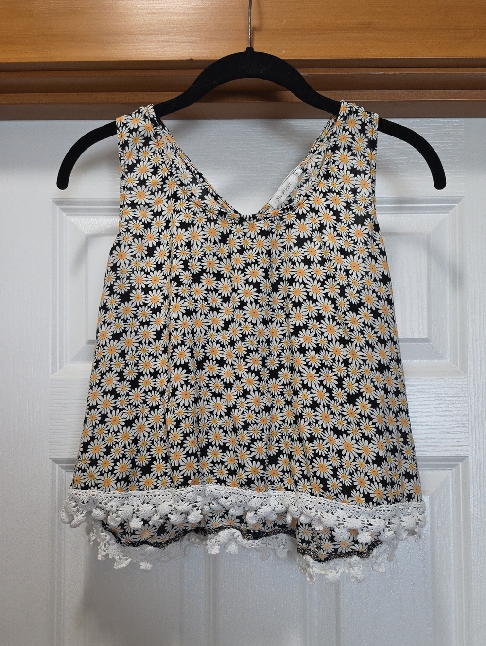 Blu Pepper Black Daisy Print Lace Trim Cropped Tank